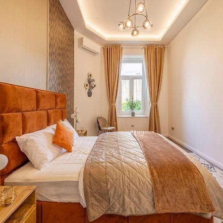 Exclusive Downtown Quentin Residence By Prestige Homes Budapest Exteriör bild