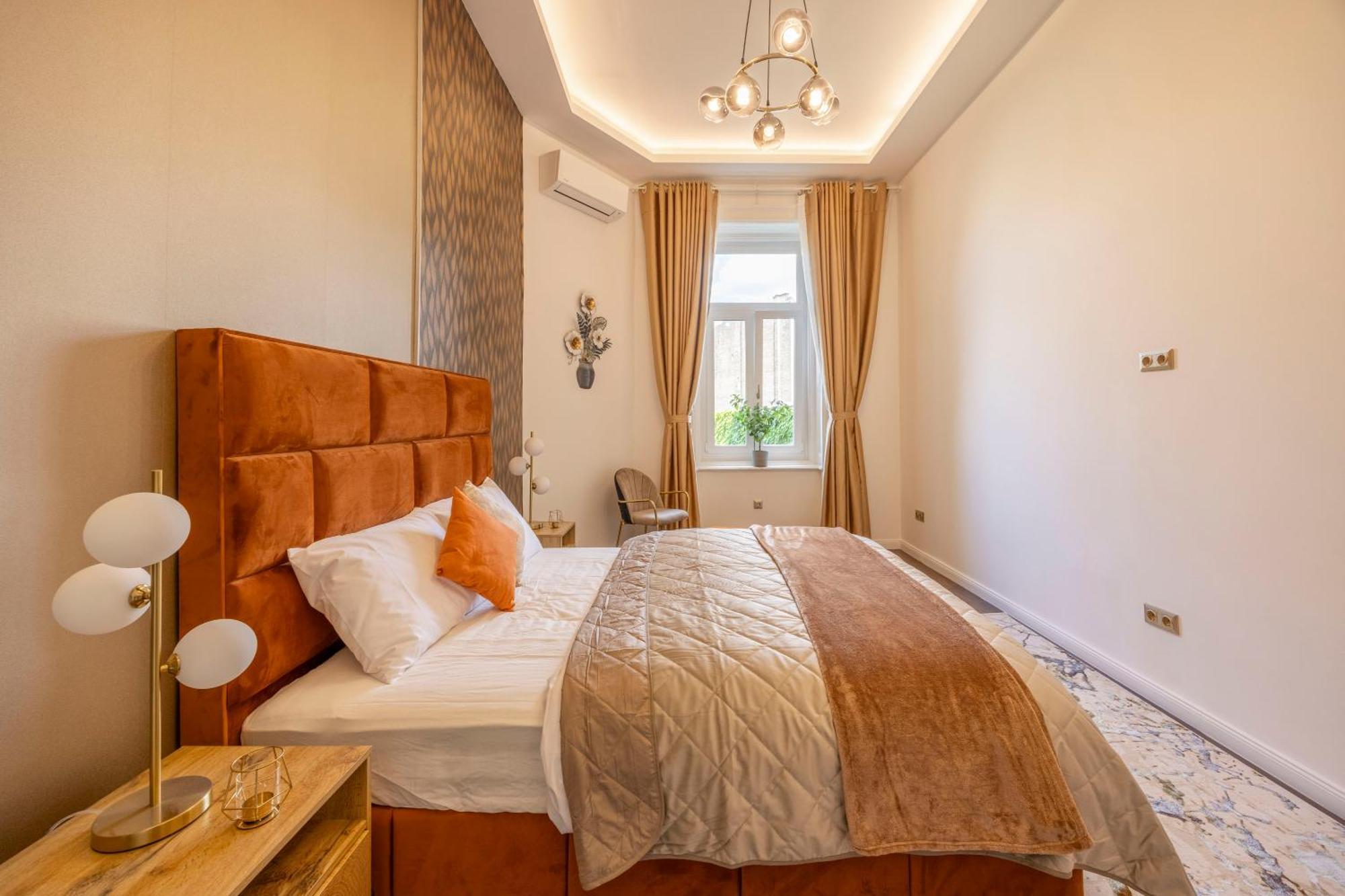 Exclusive Downtown Quentin Residence By Prestige Homes Budapest Exteriör bild