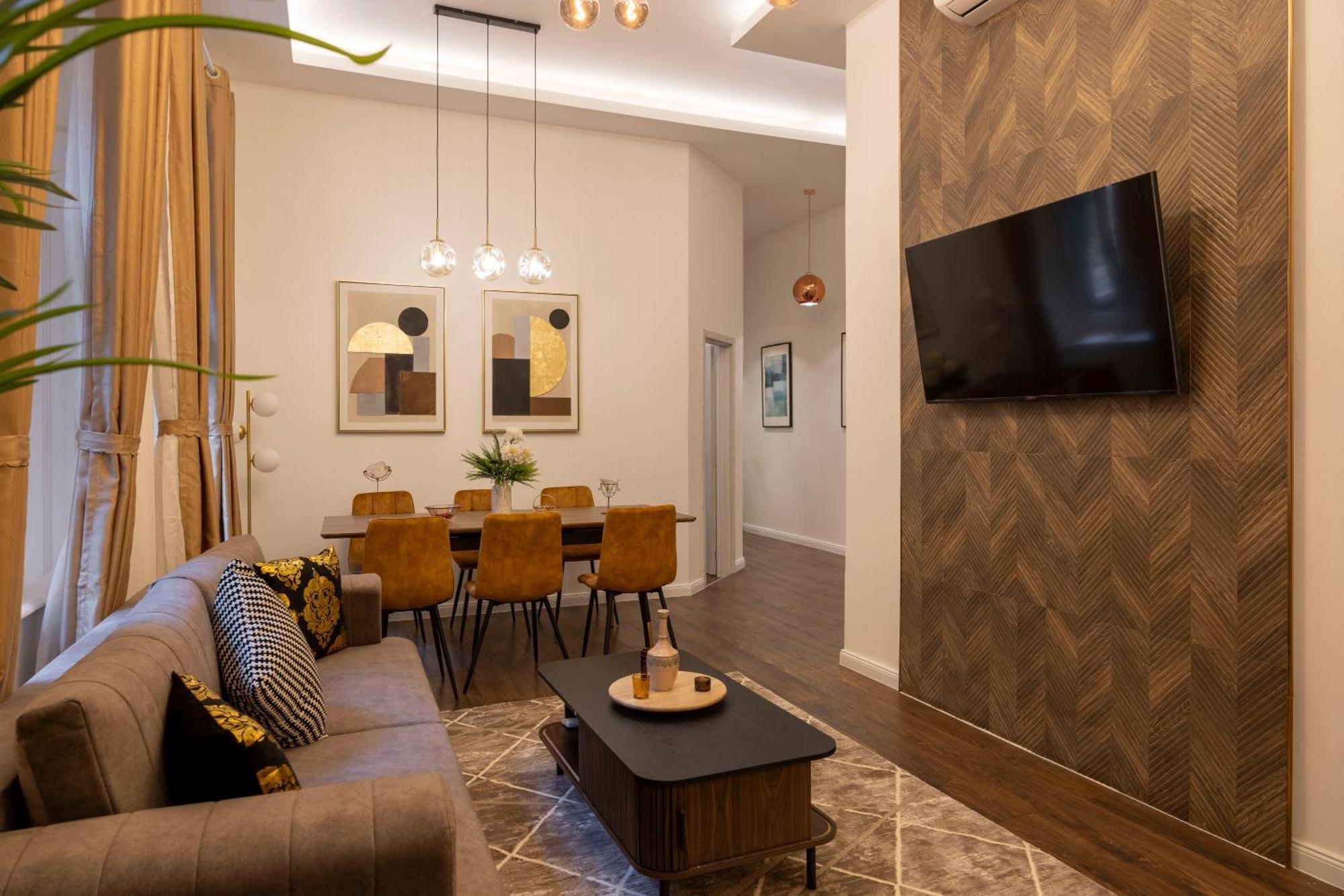 Exclusive Downtown Quentin Residence By Prestige Homes Budapest Exteriör bild