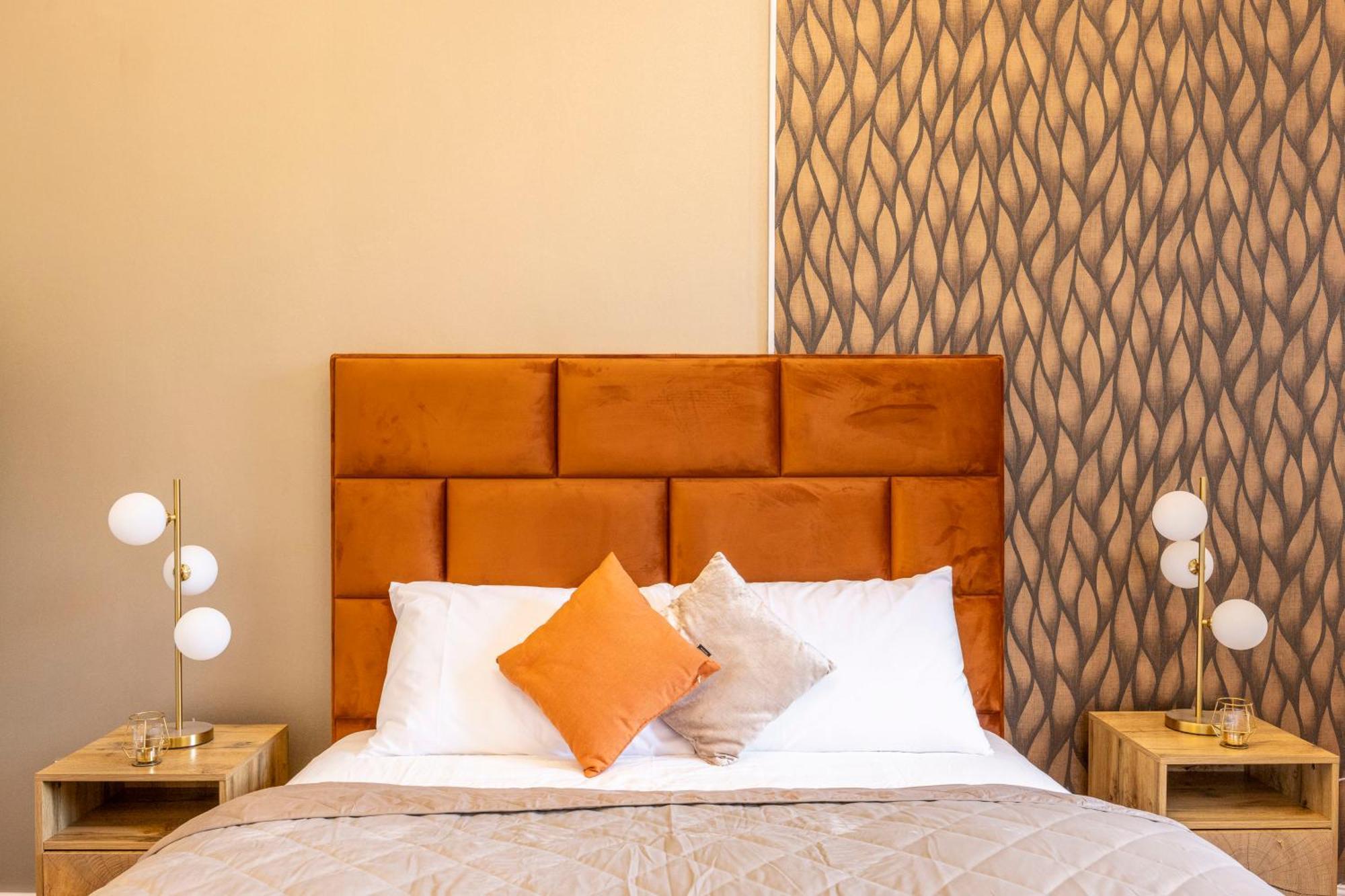 Exclusive Downtown Quentin Residence By Prestige Homes Budapest Exteriör bild