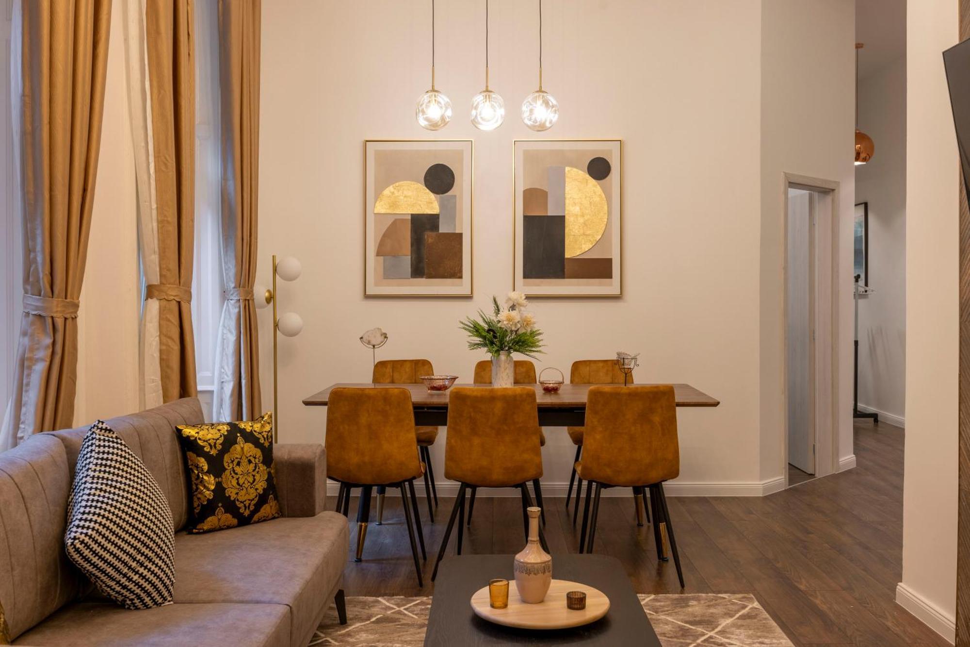 Exclusive Downtown Quentin Residence By Prestige Homes Budapest Exteriör bild