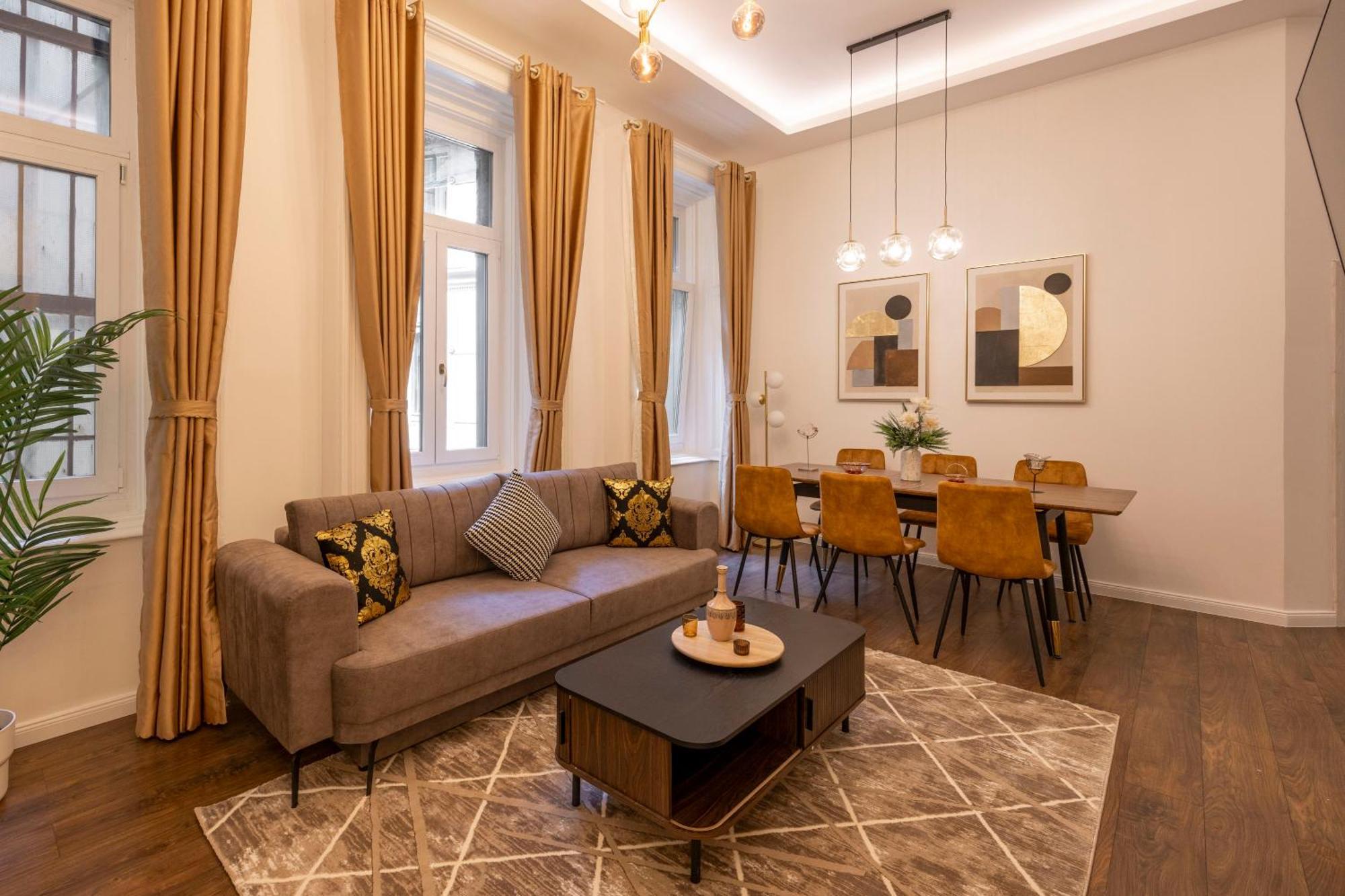 Exclusive Downtown Quentin Residence By Prestige Homes Budapest Exteriör bild