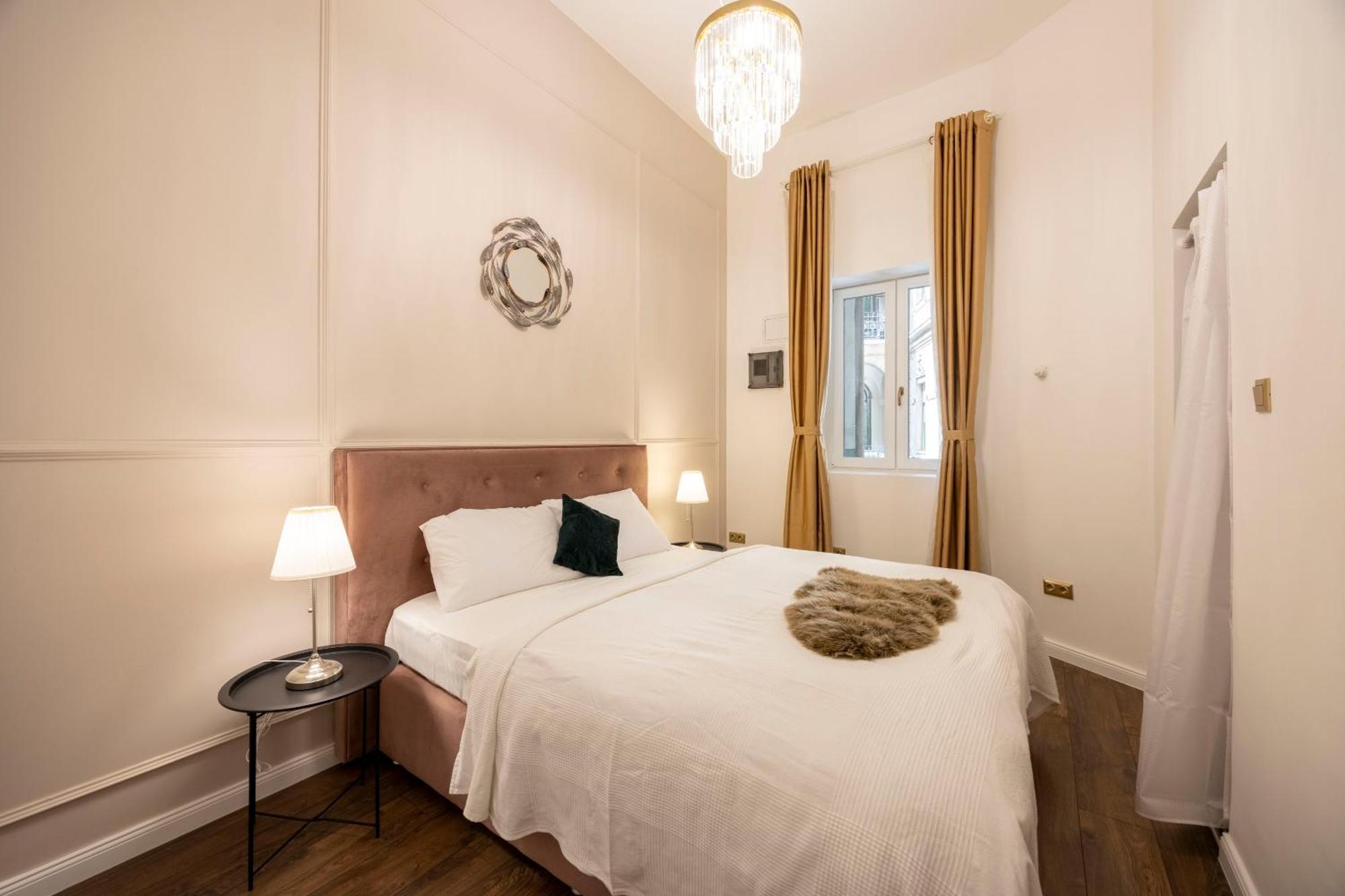 Exclusive Downtown Quentin Residence By Prestige Homes Budapest Exteriör bild