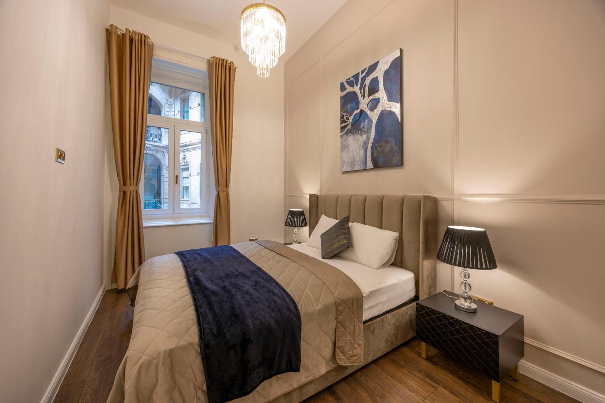 Exclusive Downtown Quentin Residence By Prestige Homes Budapest Exteriör bild