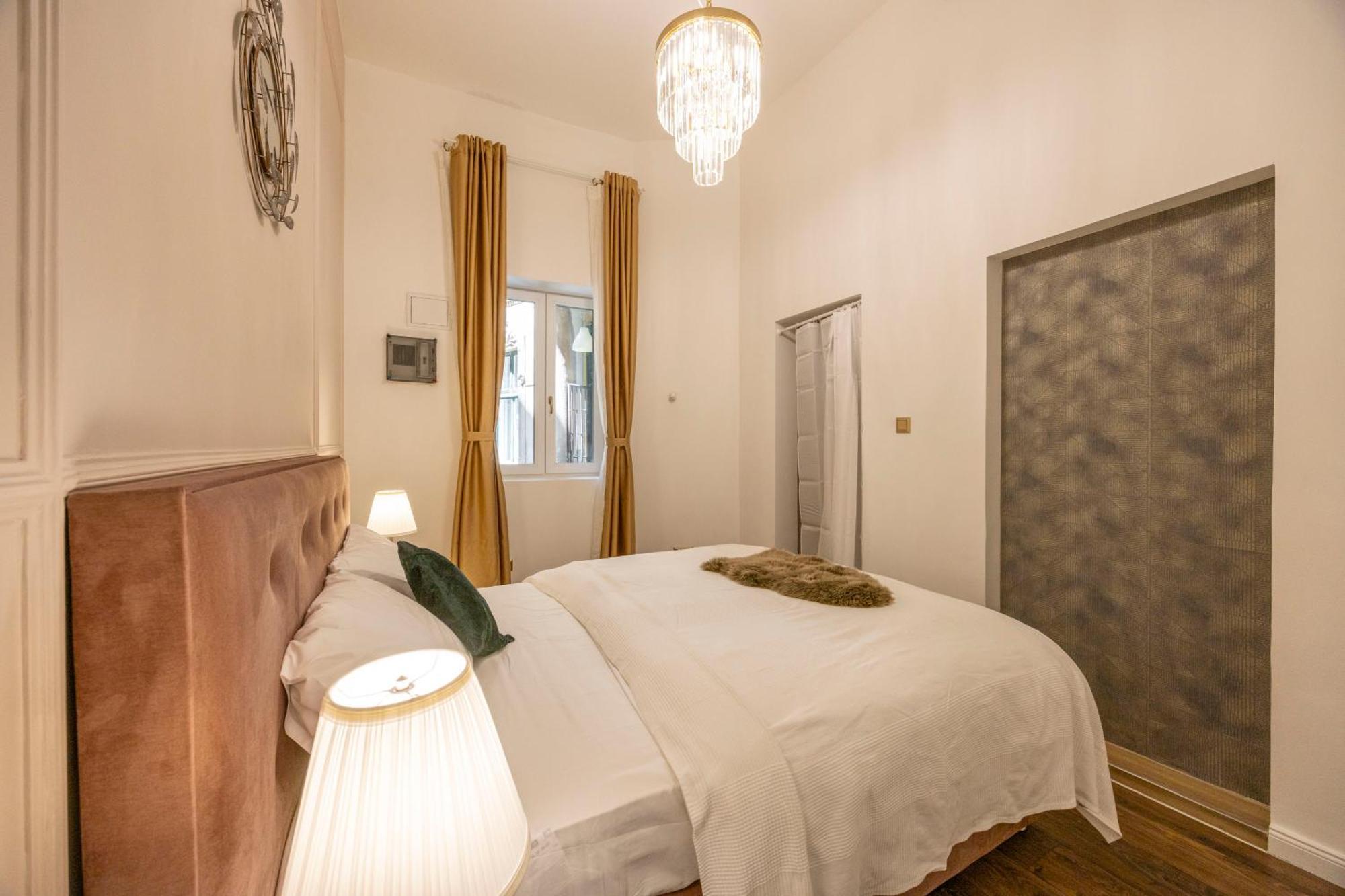 Exclusive Downtown Quentin Residence By Prestige Homes Budapest Exteriör bild