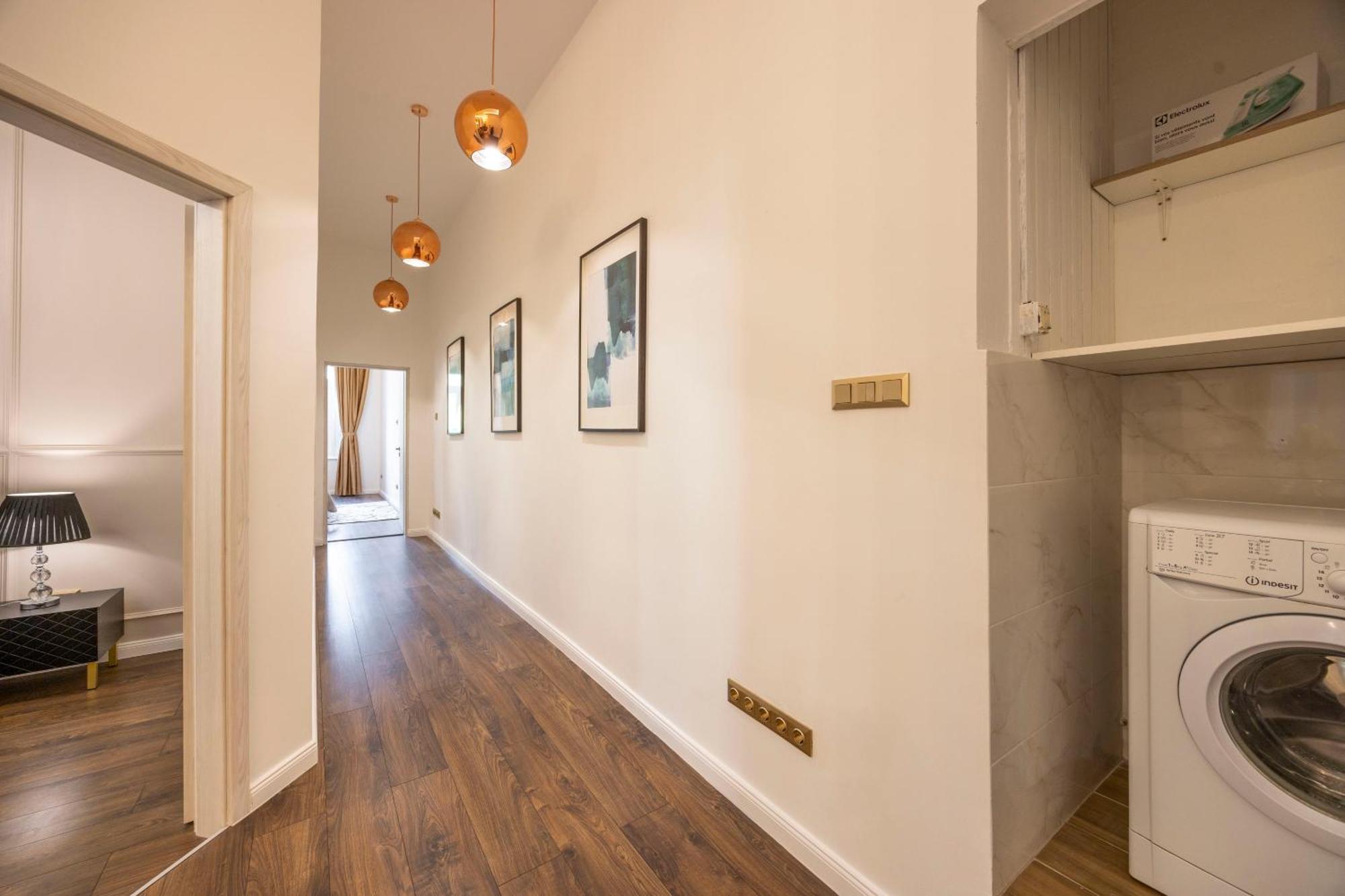 Exclusive Downtown Quentin Residence By Prestige Homes Budapest Exteriör bild