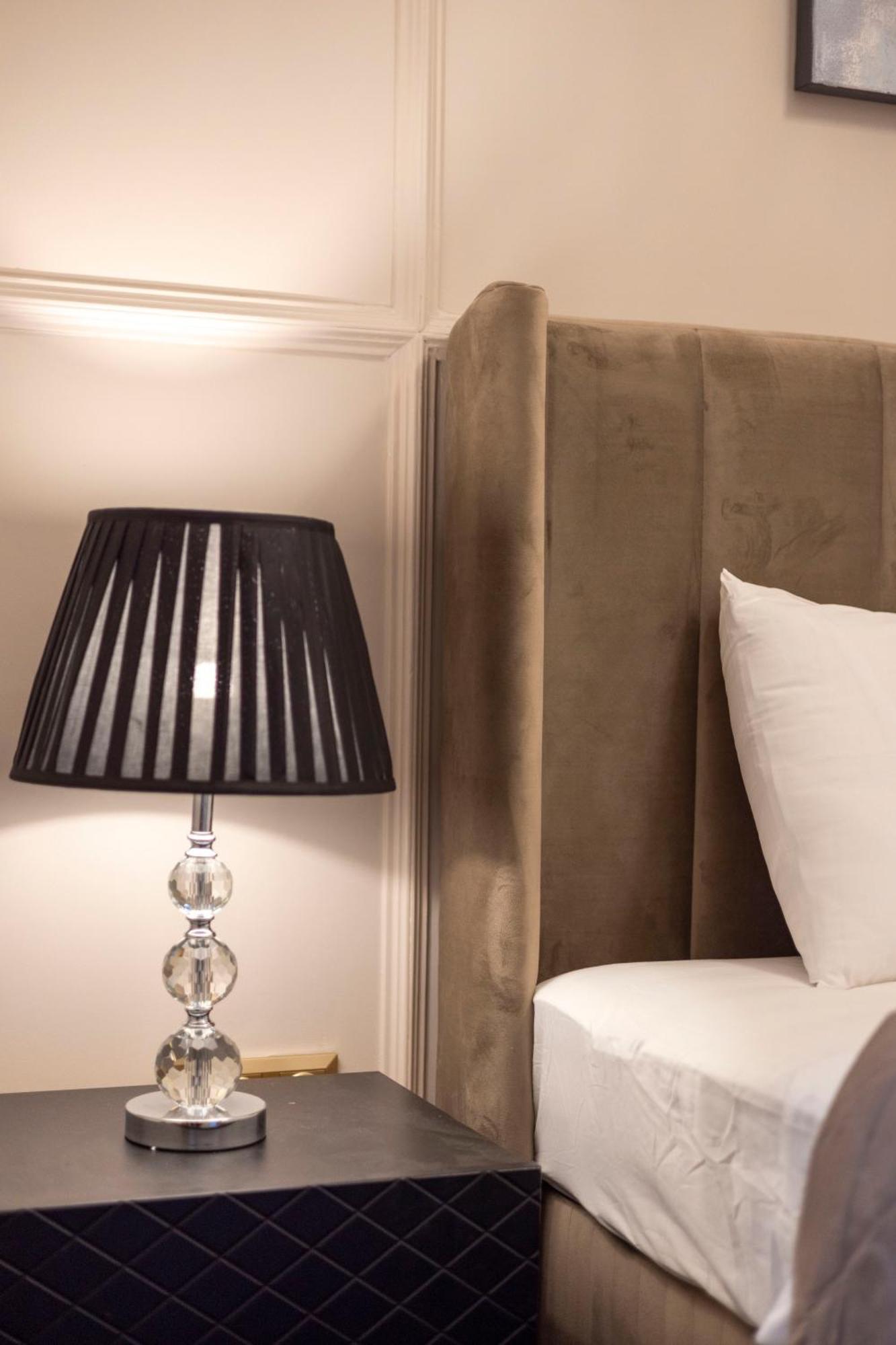 Exclusive Downtown Quentin Residence By Prestige Homes Budapest Exteriör bild