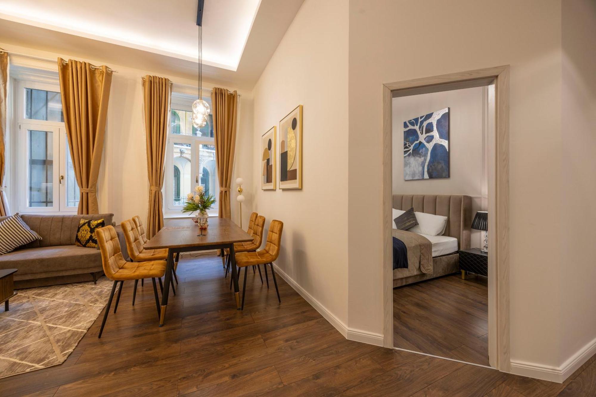 Exclusive Downtown Quentin Residence By Prestige Homes Budapest Exteriör bild