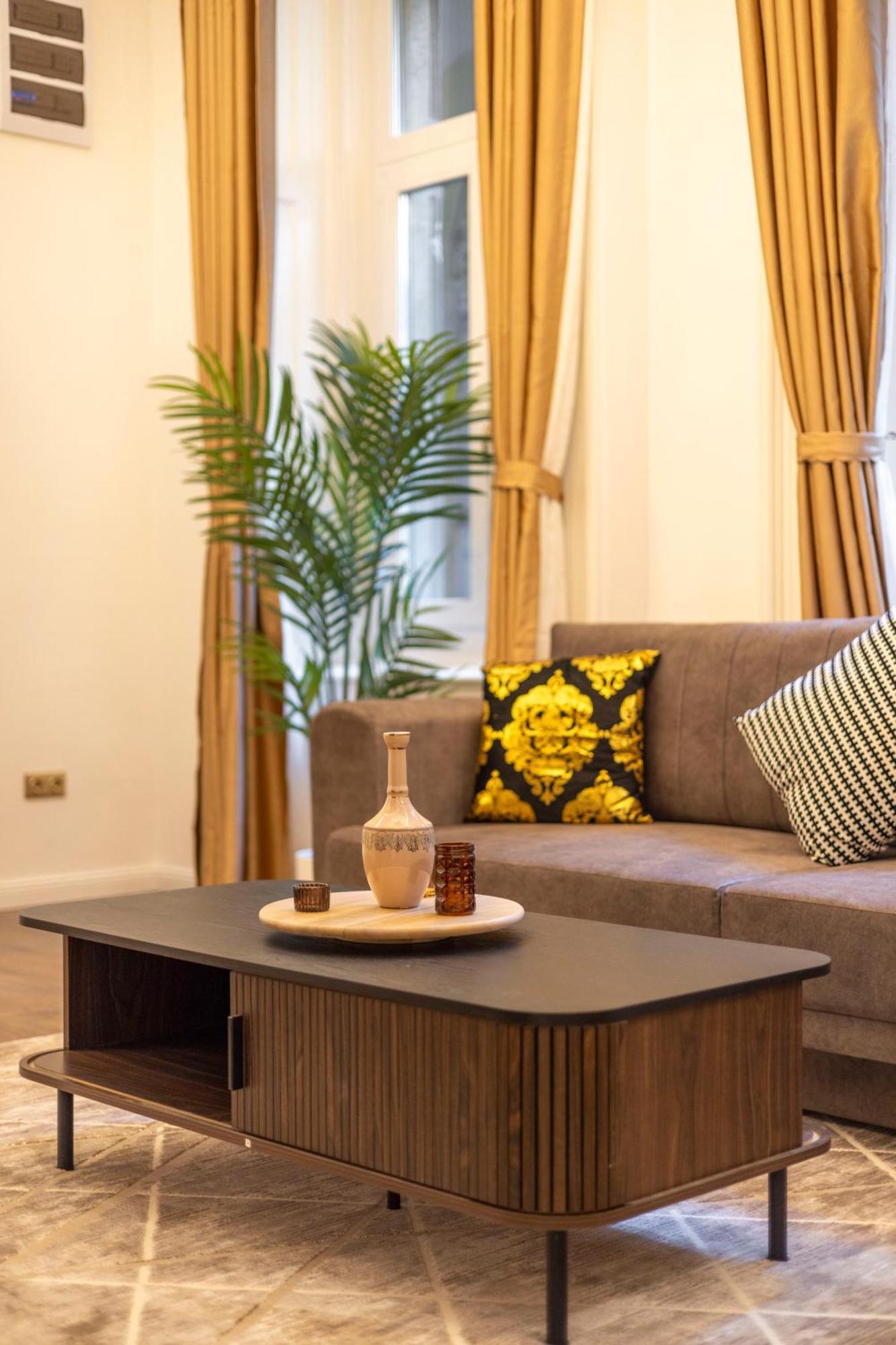 Exclusive Downtown Quentin Residence By Prestige Homes Budapest Exteriör bild
