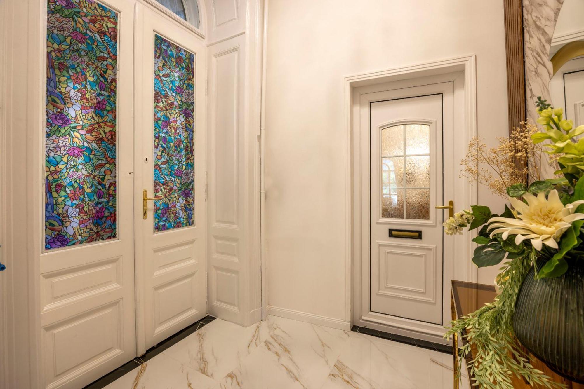 Exclusive Downtown Quentin Residence By Prestige Homes Budapest Exteriör bild